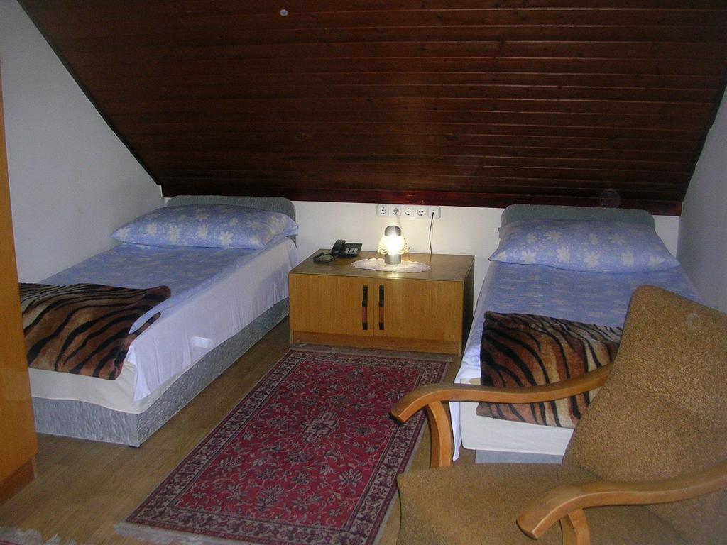 Hegyesi Vendeghaz Bed & Breakfast Gödöllő Cameră foto